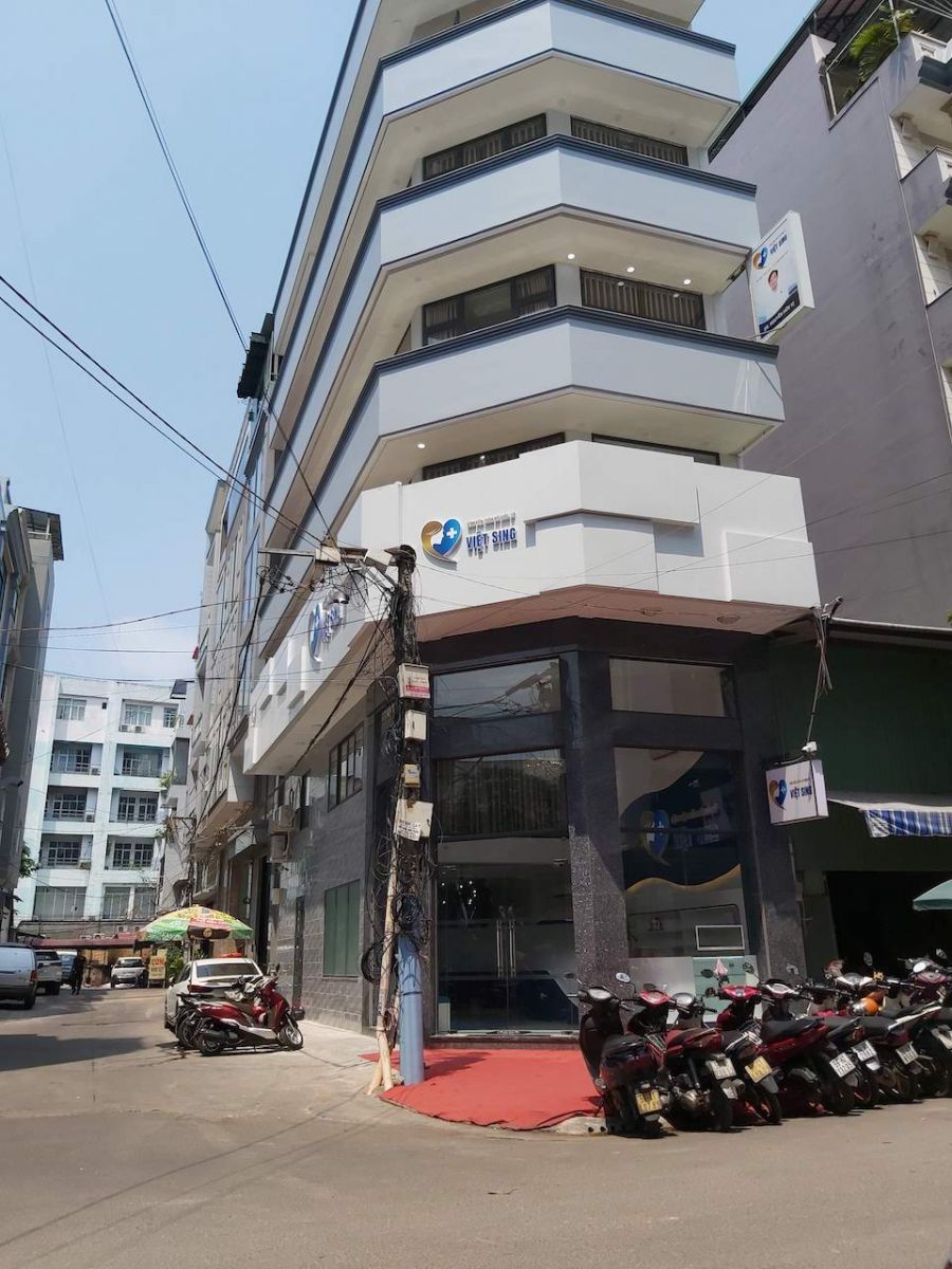 Bệnh viện thẩm mỹ Quốc tế Việt Sing – bài 1: Bác sĩ Y học cổ truyền mổ nâng ngực, hút mỡ bụng? 